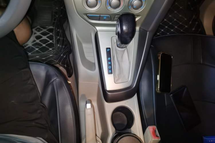 Used Ford Focus 2012 Sedan 1.6L Automatic Comfort Model Gear Lever