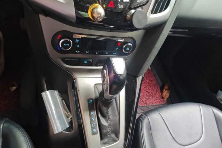 Used Ford Focus 2012 Sedan 1.6L Automatic Comfort Model Gear Lever