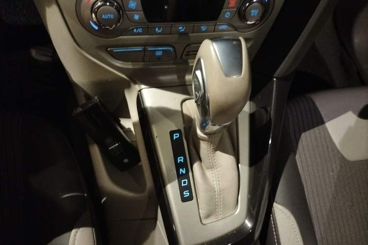 Used Ford Focus 2012 Hatchback 1.6L Automatic Fashion Edition Gear Lever