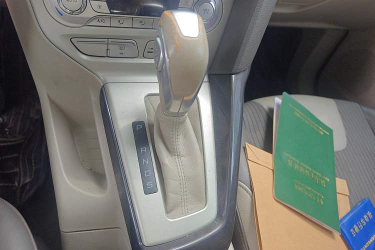Used Ford Focus 2012 Hatchback 1.6L Automatic Fashion Edition Gear Lever