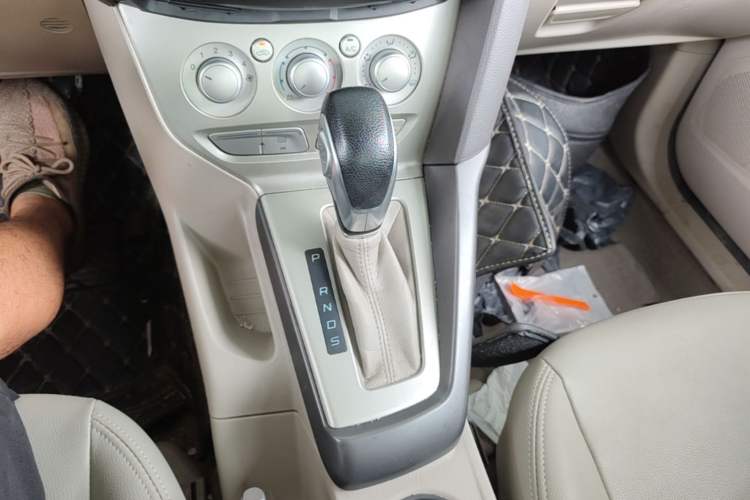 Used Ford Focus 2012 Sedan 1.6L Automatic Comfort Model Gear Lever