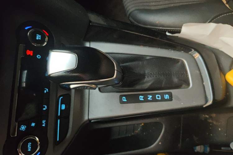 Used Ford Focus 2012 Hatchback 1.6L Automatic Fashion Edition Gear Lever