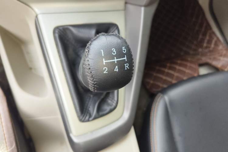 Used Ford Focus 2012 Sedan 1.6L Manual Comfort Model Gear Lever