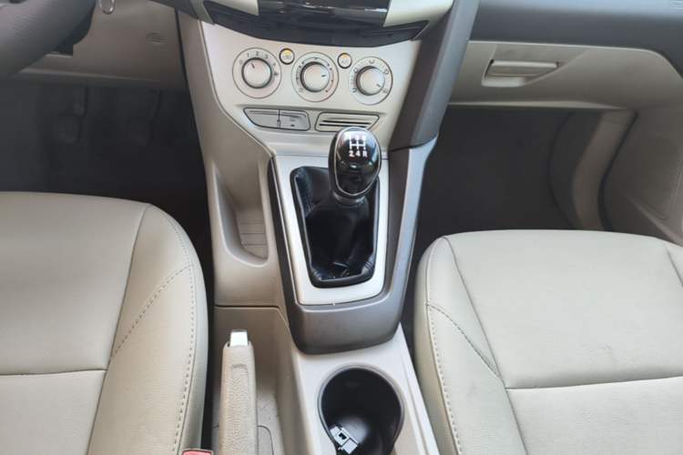 Used Ford Focus 2012 Sedan 1.6L Manual Comfort Model Gear Lever