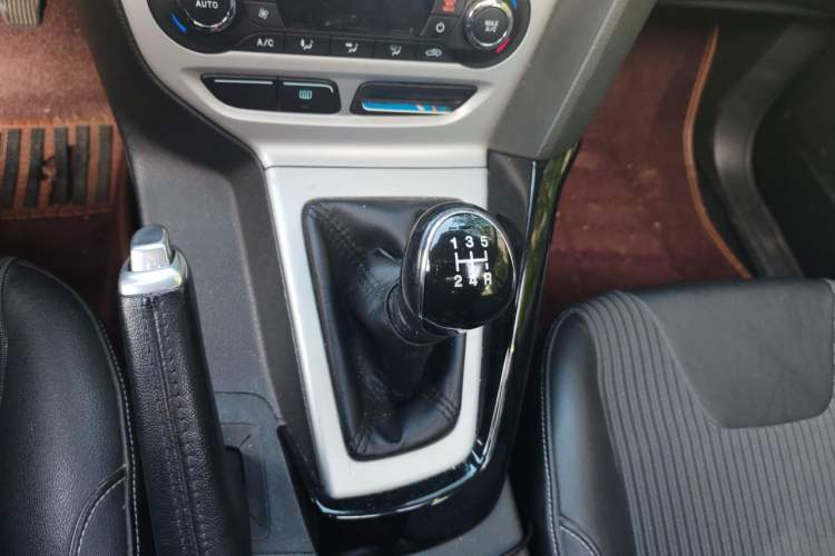 Used Ford Focus 2012 Hatchback 2.0L Manual Luxury Sport Model Gear Lever
