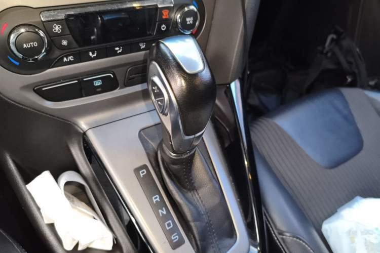 Used Ford Focus 2012 Hatchback 1.6L Automatic Fashion Edition Gear Lever