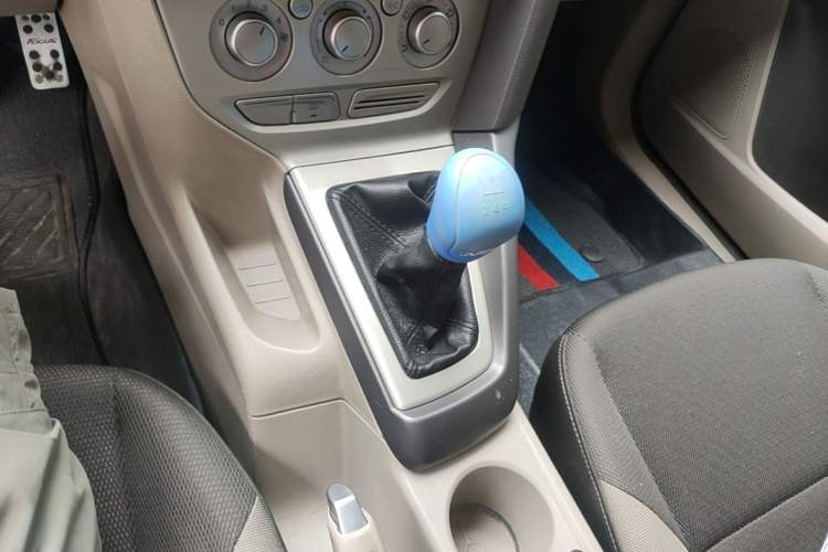 Used Ford Focus 2012 Sedan 1.6L Manual Comfort Model Gear Lever