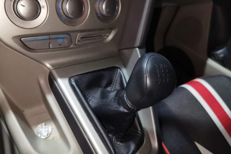 Used Ford Focus 2012 Sedan 1.6L Manual Comfort Model Gear Lever