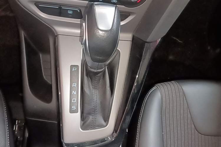 Used Ford Focus 2012 Hatchback 1.6L Automatic Fashion Edition Gear Lever