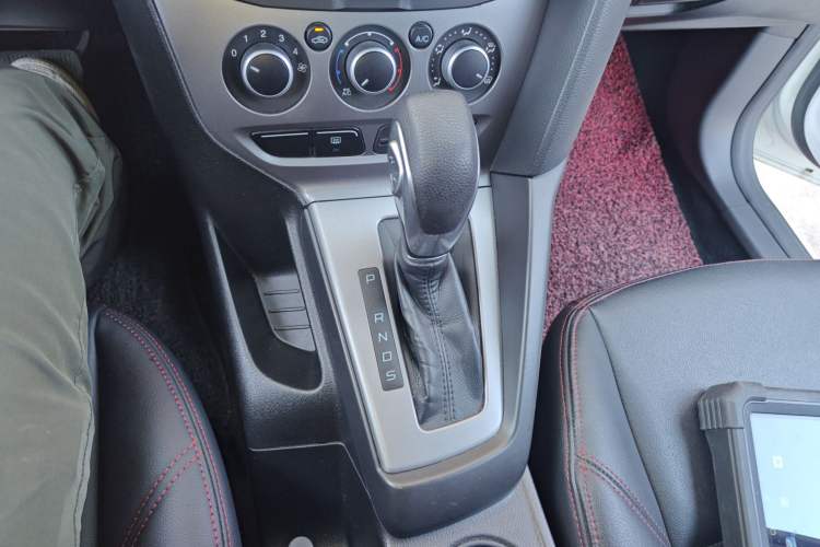 Used Ford Focus 2012 Hatchback 1.6L Automatic Comfort Model Gear Lever