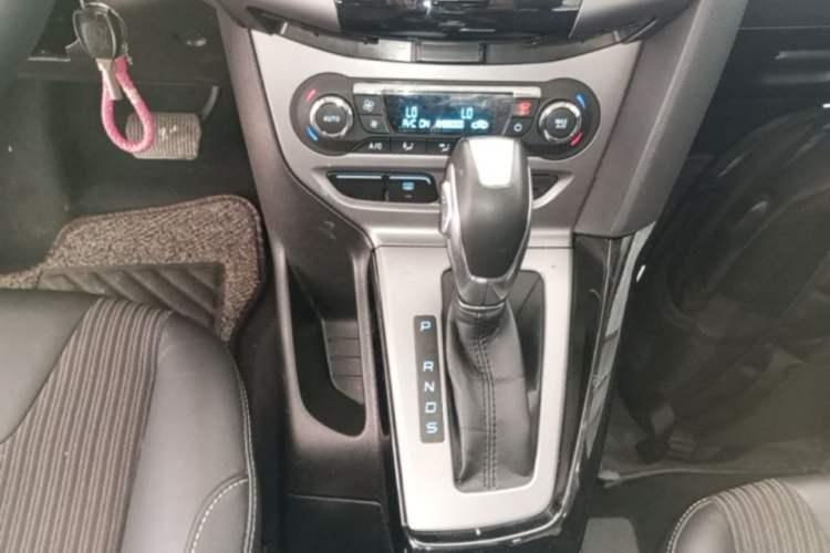 Used Ford Focus 2012 Hatchback 1.6L Automatic Fashion Edition Gear Lever