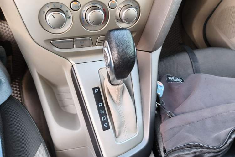 Used Ford Focus 2012 Sedan 1.6L Automatic Comfort Model Gear Lever