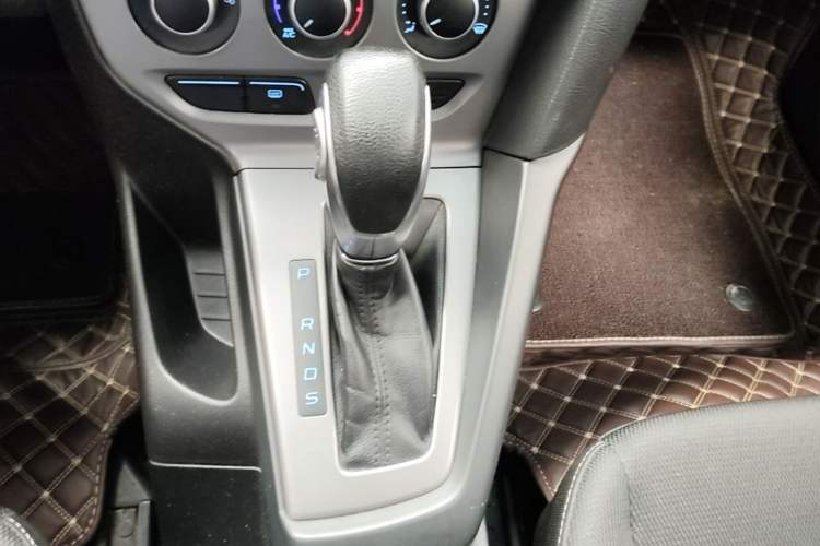 Used Ford Focus 2012 Hatchback 1.6L Automatic Comfort Model Gear Lever