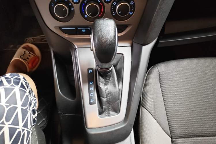Used Ford Focus 2012 Hatchback 1.6L Automatic Comfort Model Gear Lever