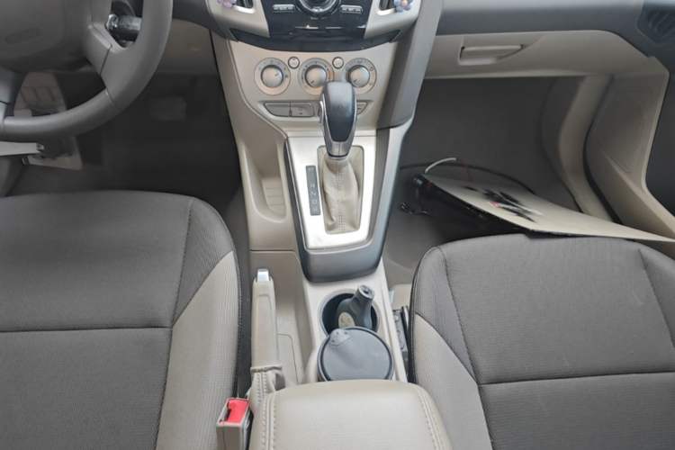 Used Ford Focus 2012 Sedan 1.6L Automatic Comfort Model Gear Lever