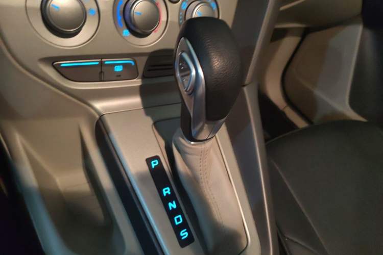 Used Ford Focus 2012 Sedan 1.6L Automatic Comfort Model Gear Lever