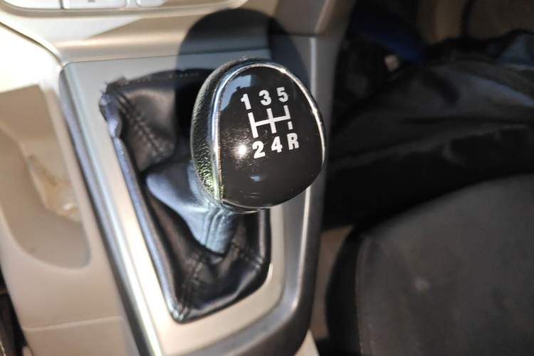 Used Ford Focus 2012 Sedan 1.6L Manual Comfort Model Gear Lever