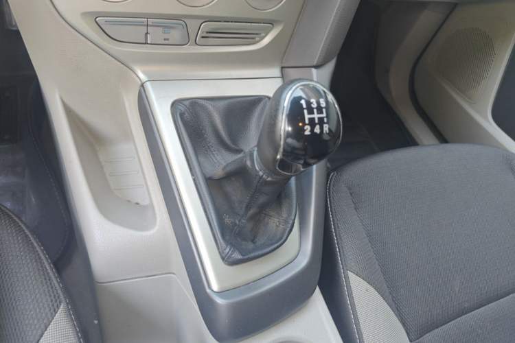 Used Ford Focus 2012 Sedan 1.6L Manual Comfort Model Gear Lever