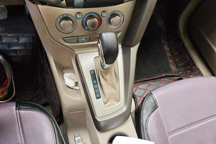 Used Ford Focus 2012 Sedan 1.6L Automatic Comfort Model Gear Lever