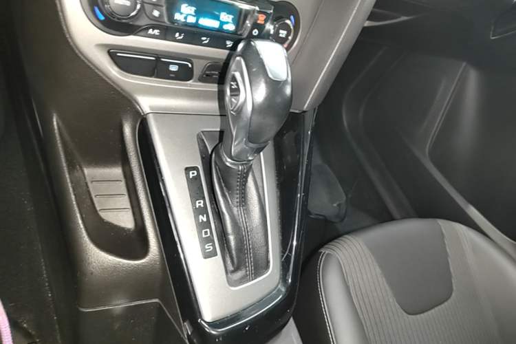 Used Ford Focus 2012 Sedan 1.6L Automatic Fashion Edition Gear Lever