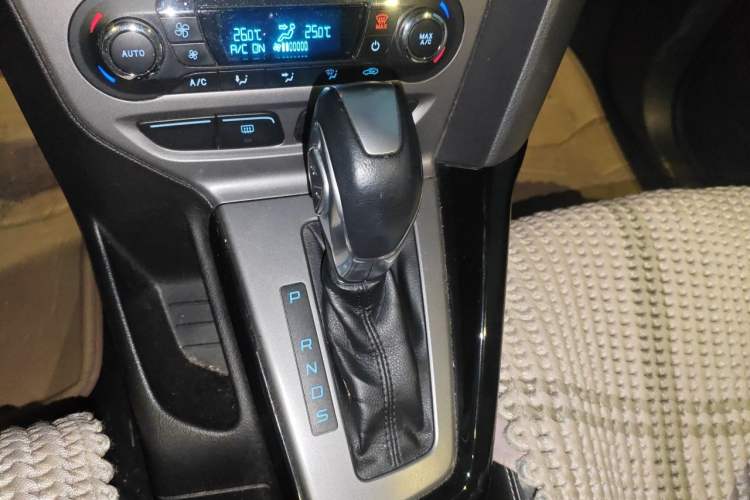 Used Ford Focus 2012 Hatchback 1.6L Automatic Fashion Edition Gear Lever