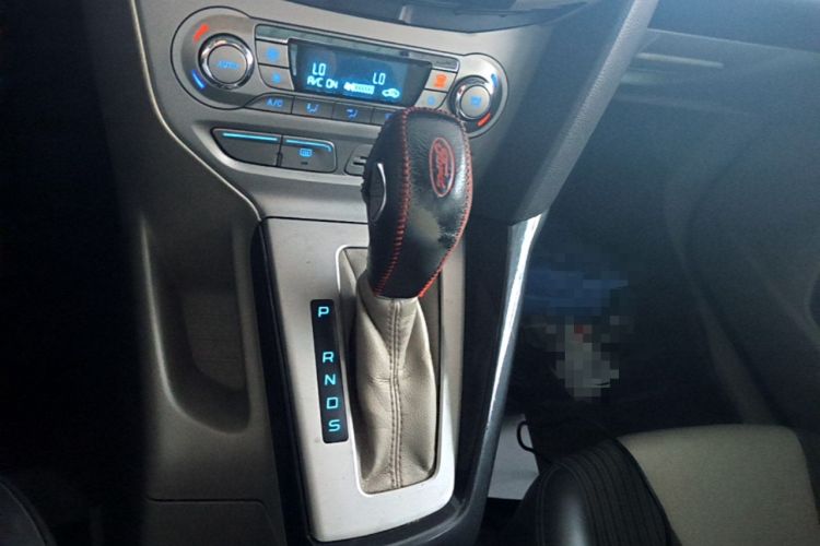 Used Ford Focus 2012 Sedan 1.6L Automatic Fashion Edition Gear Lever