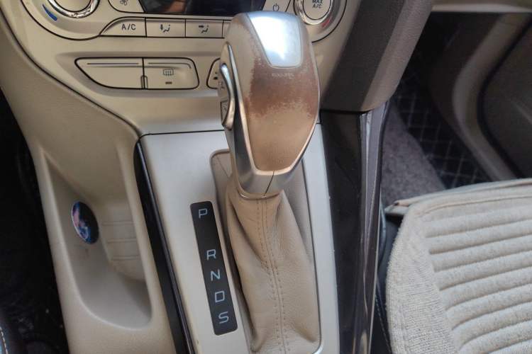 Used Ford Focus 2012 Hatchback 1.6L Automatic Fashion Edition Gear Lever