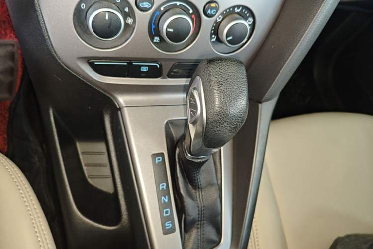 Used Ford Focus 2012 Hatchback 1.6L Automatic Comfort Model Gear Lever