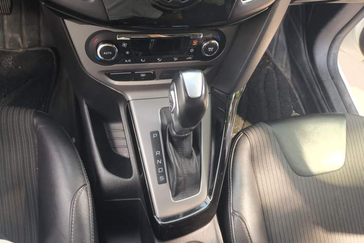 Used Ford Focus 2012 Hatchback 1.6L Automatic Fashion Edition Gear Lever