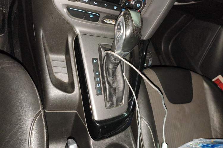 Used Ford Focus 2012 Sedan 1.6L Automatic Fashion Edition Gear Lever