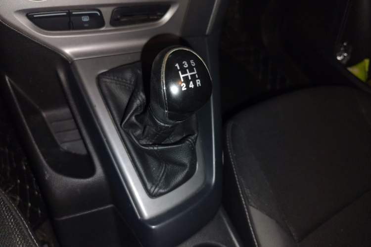 Used Ford Focus 2012 Hatchback 1.6L Manual Comfort Model Gear Lever