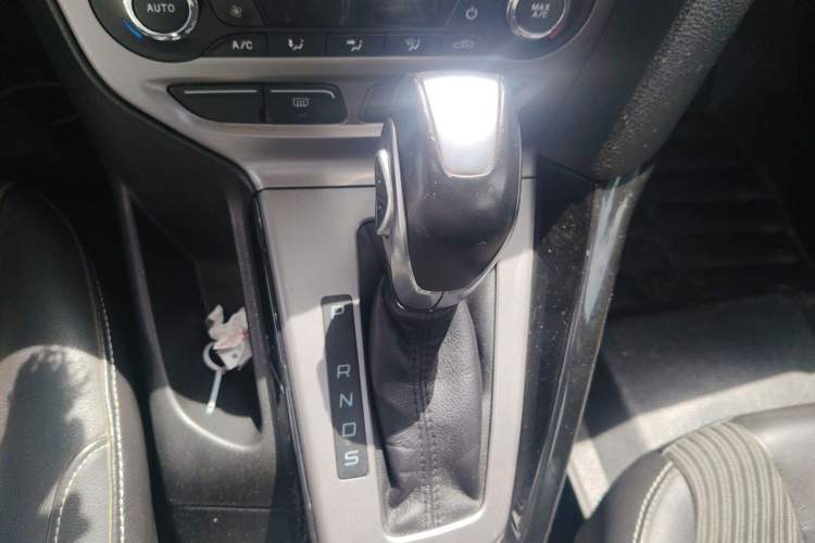 Used Ford Focus 2012 Hatchback 1.6L Automatic Fashion Edition Gear Lever