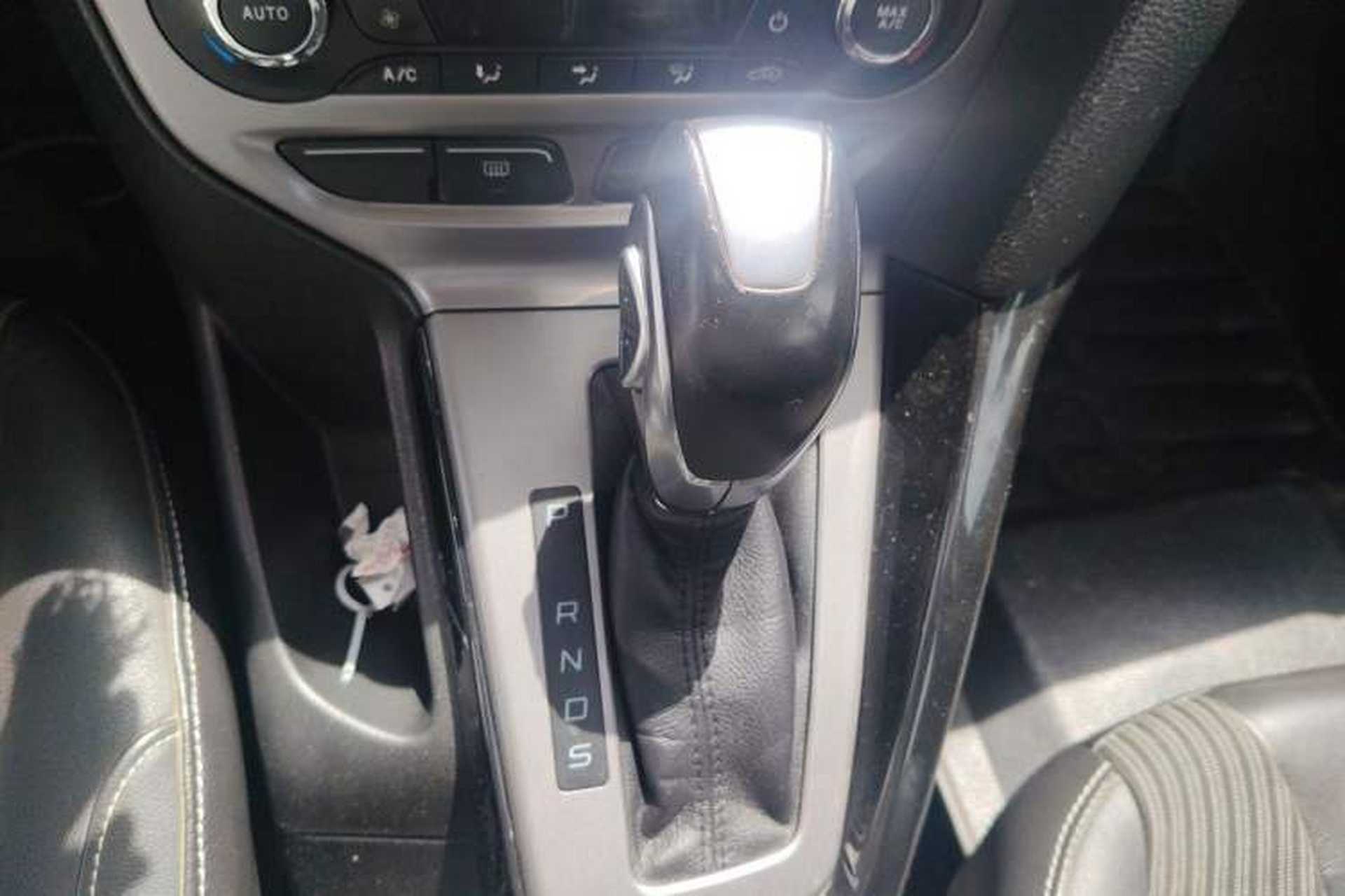 Used Ford Focus 2012 Hatchback 1.6L Automatic Fashion Edition Gear Lever