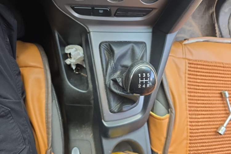 Used Ford Focus 2012 Hatchback 1.6L Manual Comfort Model Gear Lever
