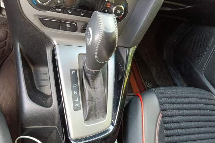 Used Ford Focus 2012 Hatchback 1.6L Automatic Fashion Edition Gear Lever