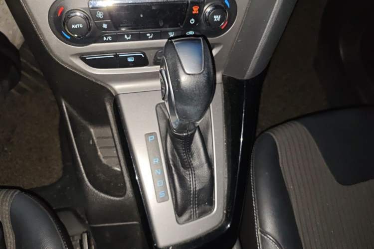 Used Ford Focus 2012 Hatchback 1.6L Automatic Fashion Edition Gear Lever