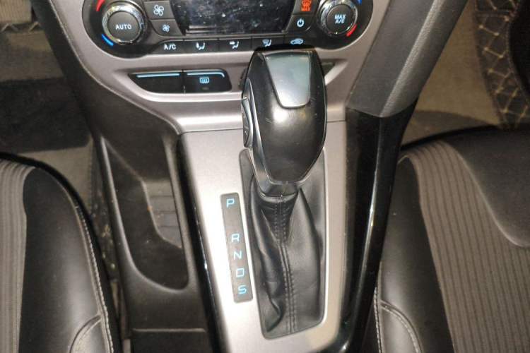 Used Ford Focus 2012 Hatchback 1.6L Automatic Fashion Edition Gear Lever