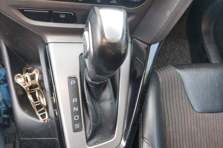 Used Ford Focus 2012 Sedan 1.6L Automatic Fashion Edition Gear Lever