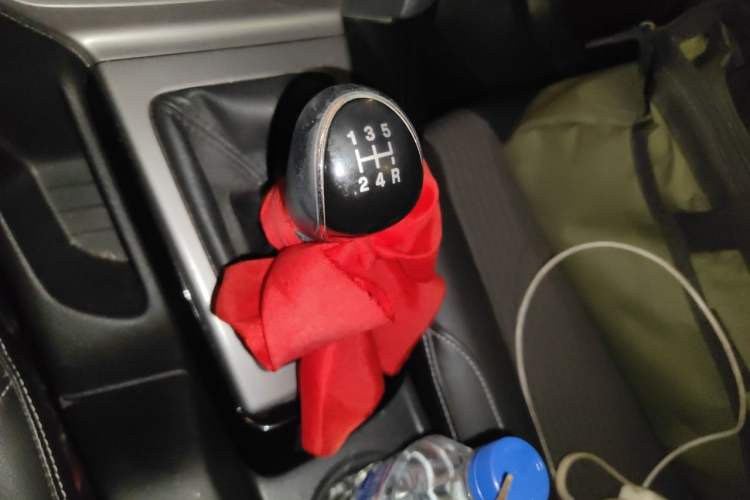 Used Ford Focus 2012 Sedan 1.6L Manual Fashion Edition Gear Lever