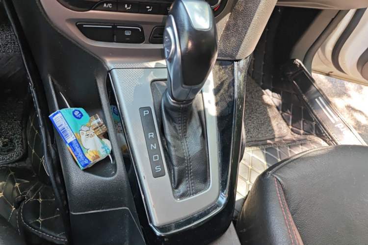 Used Ford Focus 2012 Sedan 1.6L Automatic Fashion Edition Gear Lever