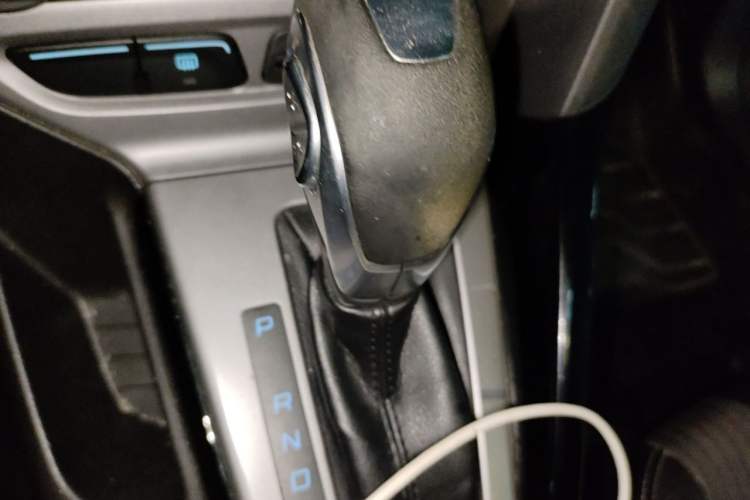 Used Ford Focus 2012 Sedan 1.6L Automatic Fashion Edition Gear Lever
