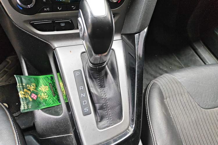 Used Ford Focus 2012 Hatchback 1.6L Automatic Fashion Edition Gear Lever