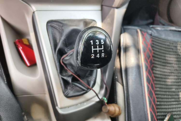 Used Ford Focus 2012 Sedan 1.6L Manual Comfort Model Gear Lever