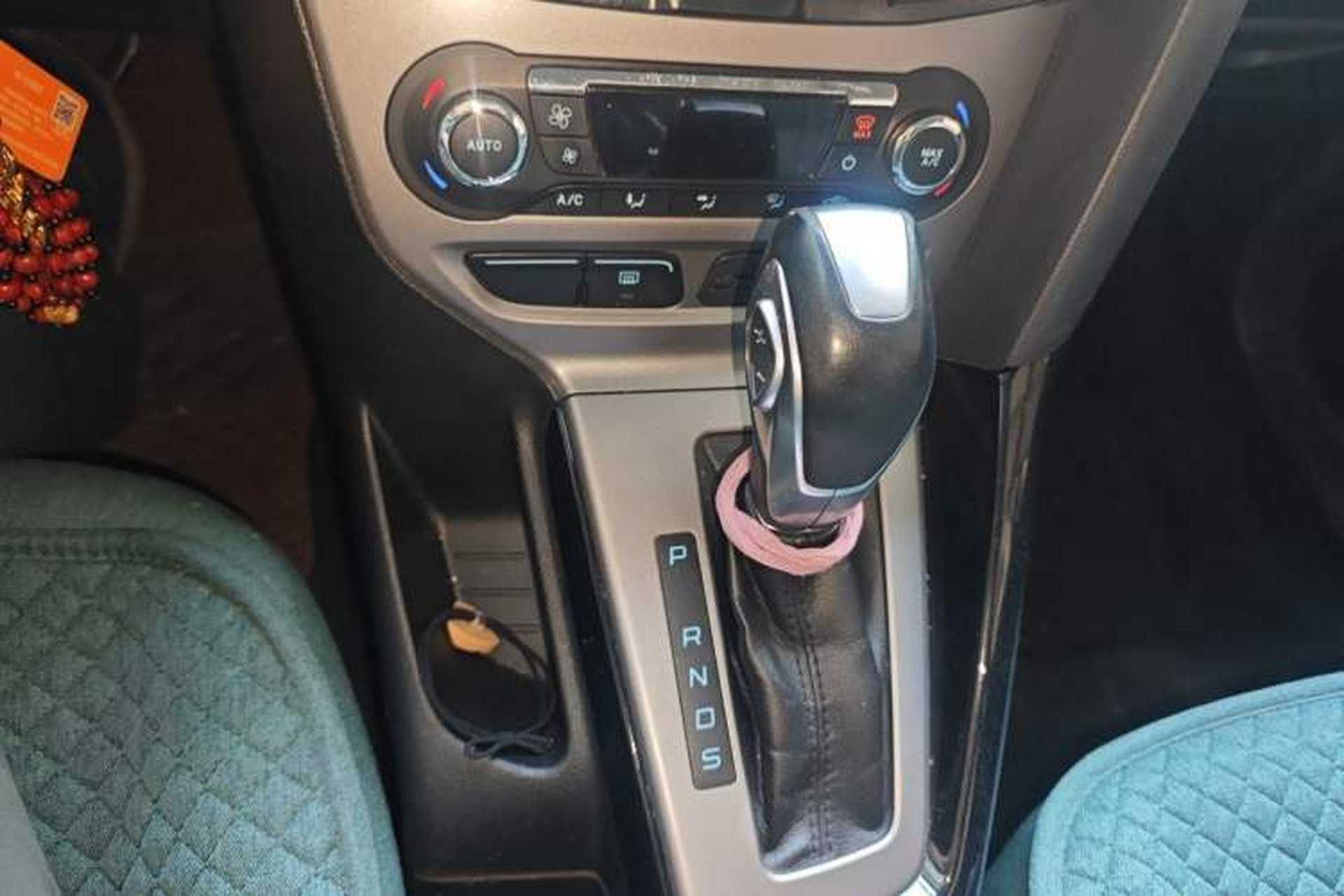 Used Ford Focus 2012 Hatchback 1.6L Automatic Fashion Edition Gear Lever