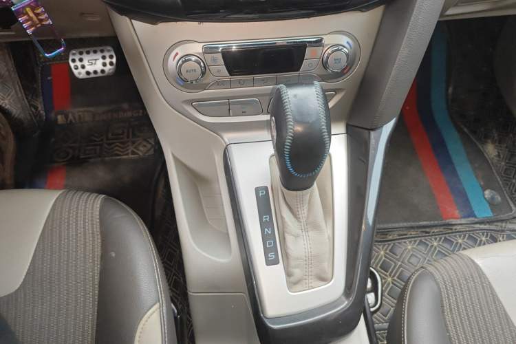 Used Ford Focus 2012 Hatchback 1.6L Automatic Fashion Edition Gear Lever