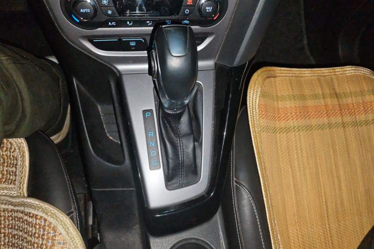 Used Ford Focus 2012 Hatchback 1.6L Automatic Fashion Edition Gear Lever