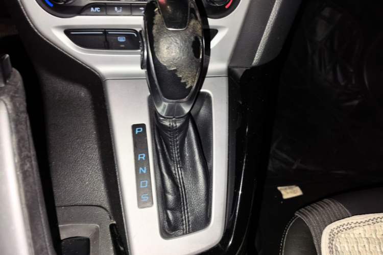 Used Ford Focus 2012 Hatchback 2.0L Automatic Luxury Sport Model Gear Lever