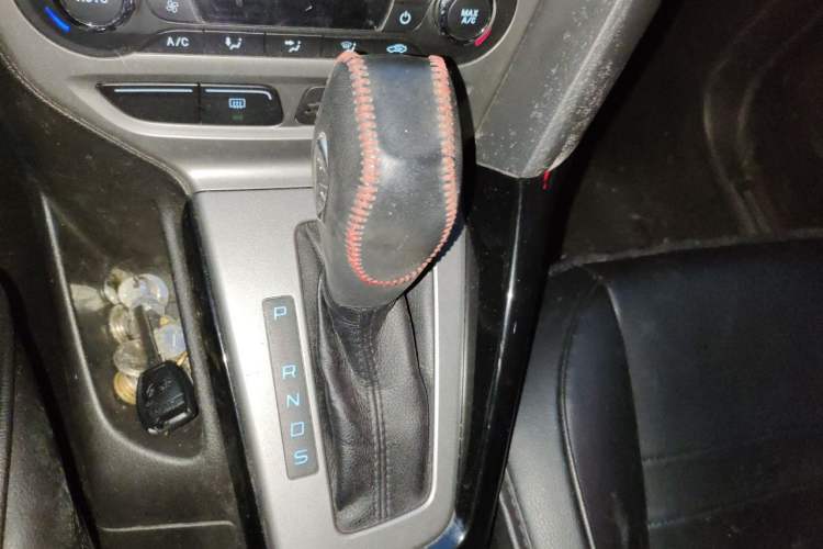Used Ford Focus 2012 Hatchback 1.6L Automatic Fashion Edition Gear Lever