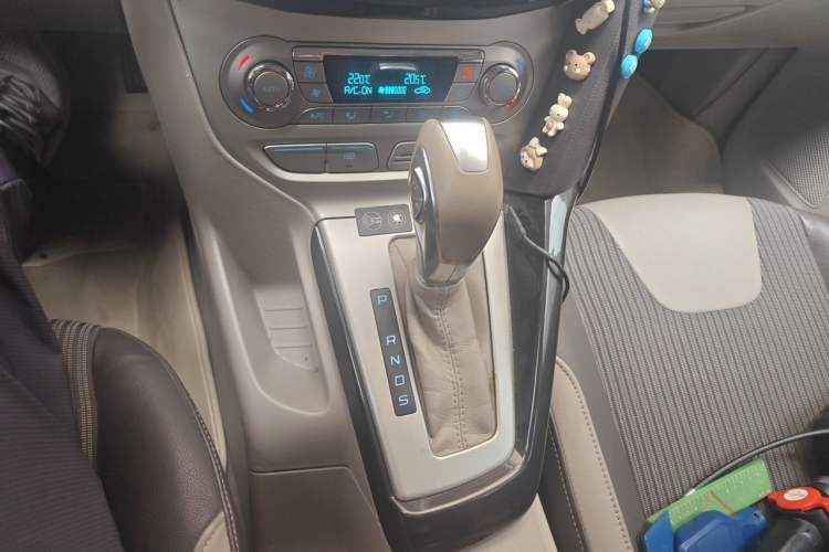 Used Ford Focus 2012 Hatchback 1.6L Automatic Fashion Edition Gear Lever