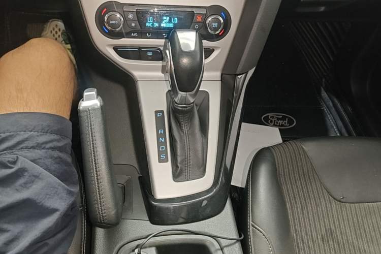 Used Ford Focus 2012 Hatchback 2.0L Automatic Luxury Sport Model Gear Lever